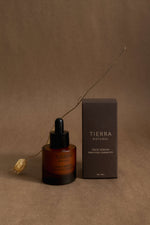 Serum Tierra Natural - flakon i naturalne opakowanie w myśl trendu slow consumption i slow beauty.