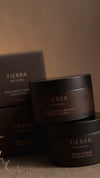 Zestaw rytuał regeneracji Tierra Natural - peeling i bogaty krem odżywczy do ciała z naturalnym składem.