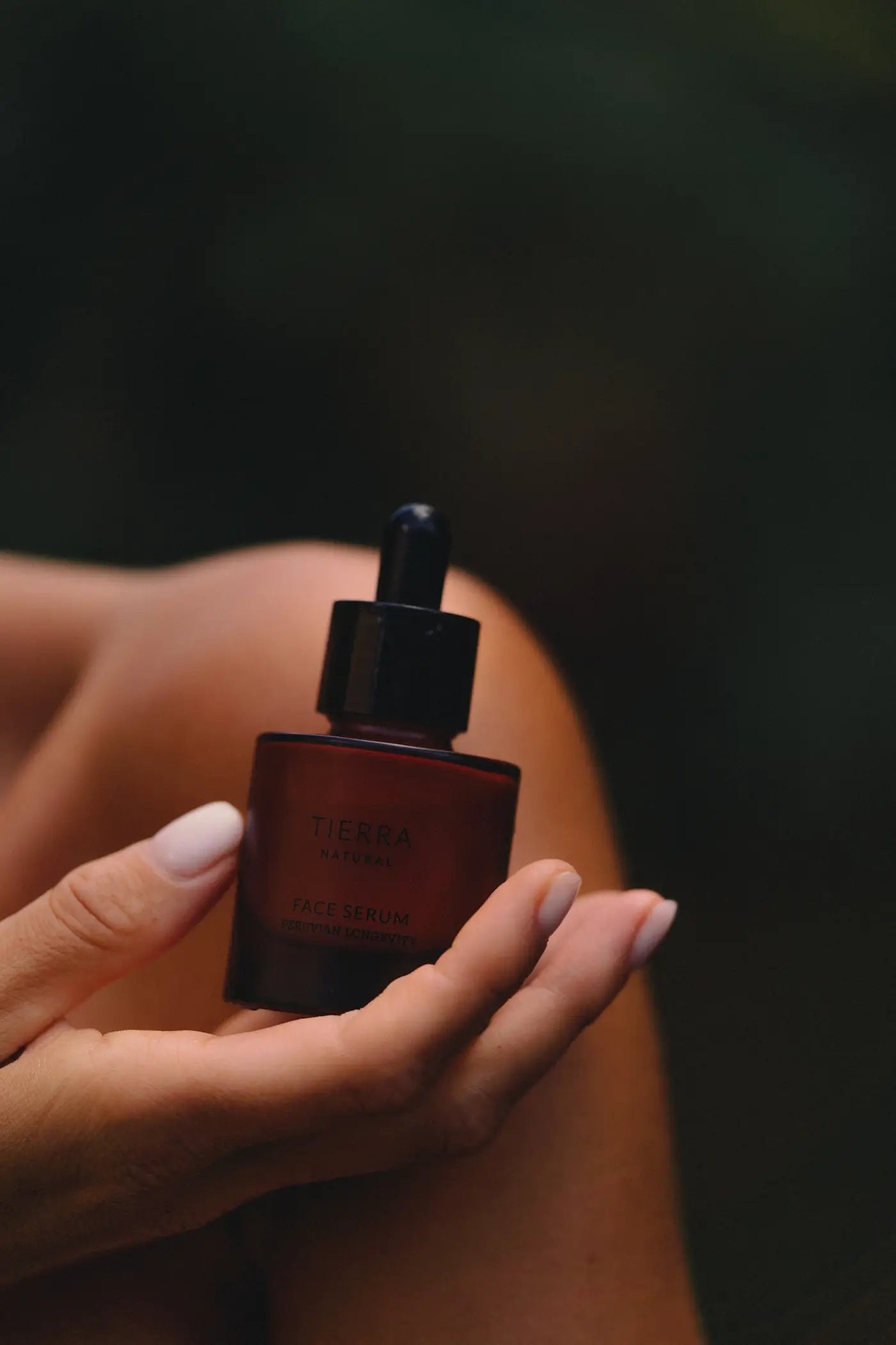 Buteleczka Tierra Natural Face Serum z pipetą - naturalne serum do twarzy z roślinnymi składnikami inspirowanymi Ameryką Południową