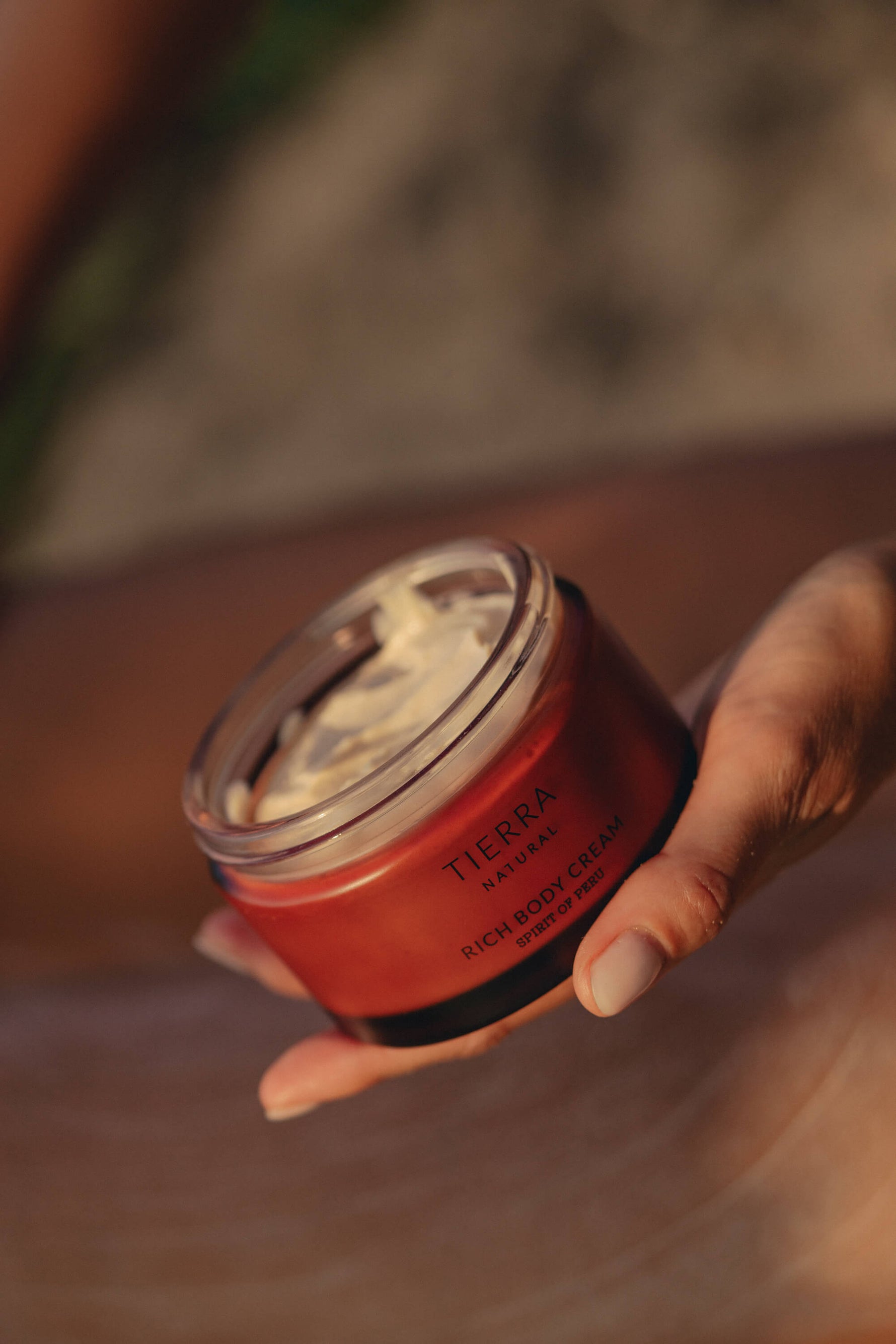 Pojemnik z kremem Rich Body Cream Spirit of Peru polskiej marki Tierra Natural.