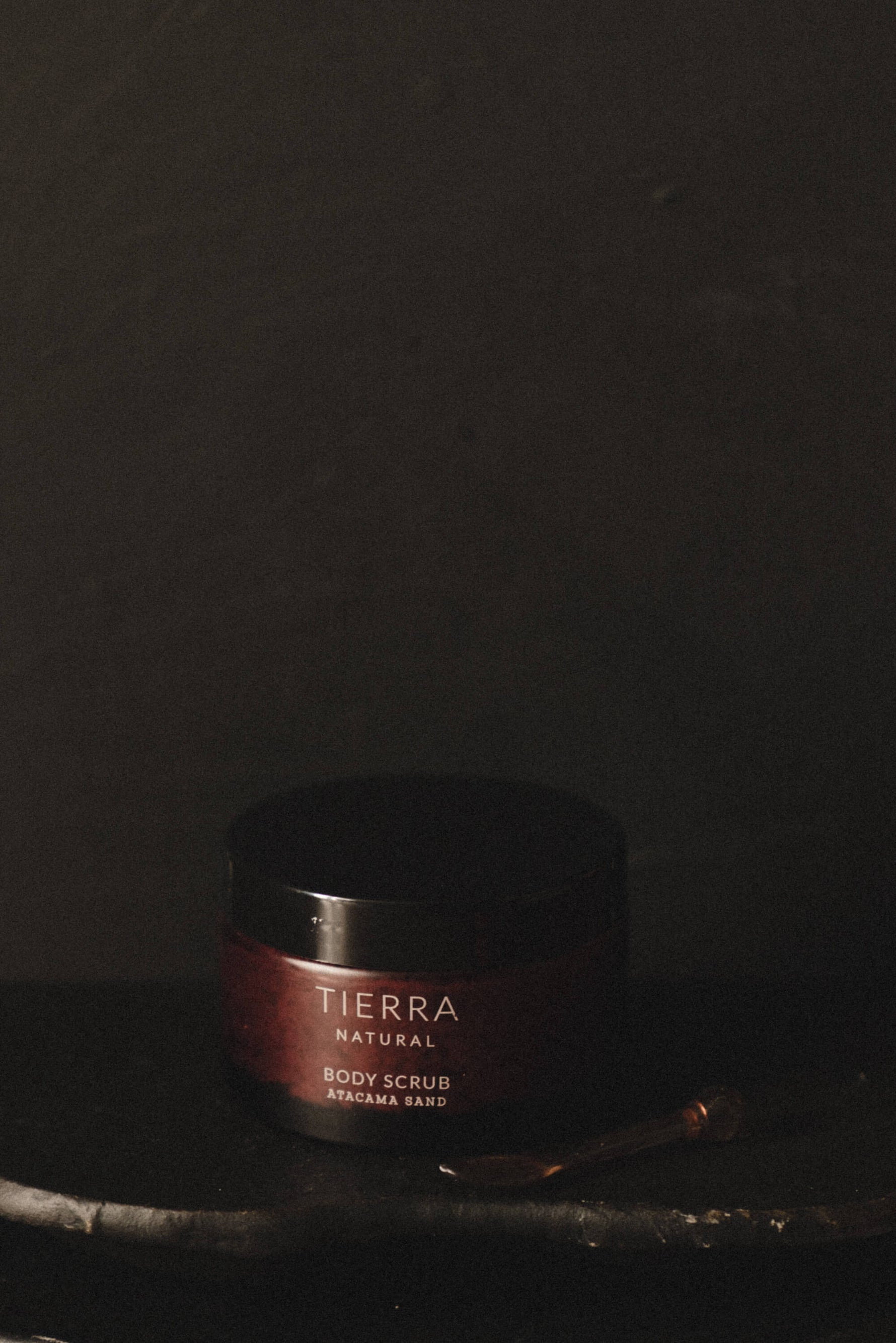 Słoik z aromatycznym peelingiem do ciała Atacama Sand.