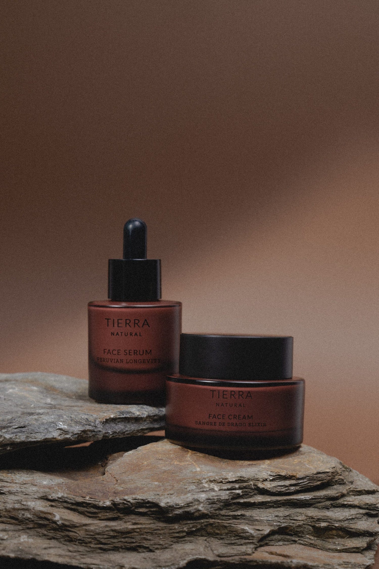 Zestaw serum i krem do twarzy Tierra Natural - ujędrnienie i regeneracja skóry.
