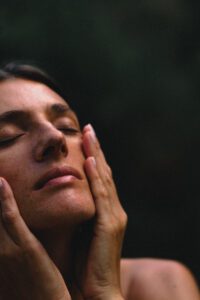 Skóra po zastosowaniu ujędrniającego kremu do twarzy