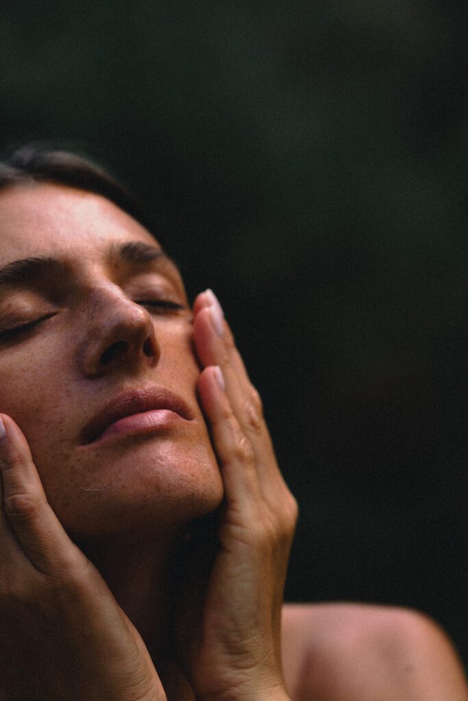 Skóra po zastosowaniu ujędrniającego kremu do twarzy