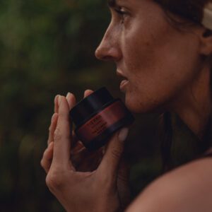 eleganckie pakowanie kremu do twarzy i ciała