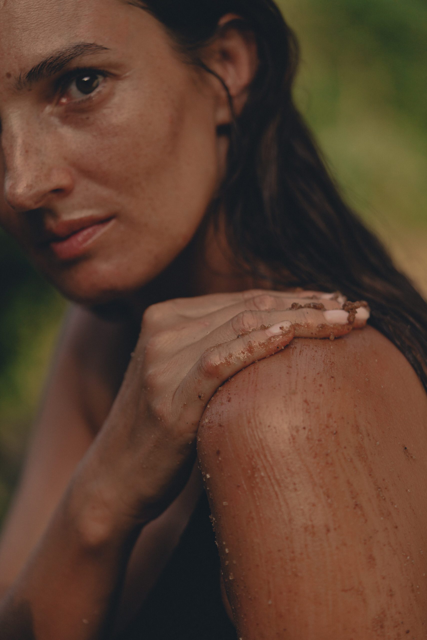 Skóra po zastosowaniu ujędrniającego peelingu